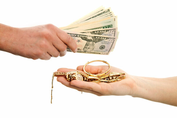 exchanging cash for gold jewelry